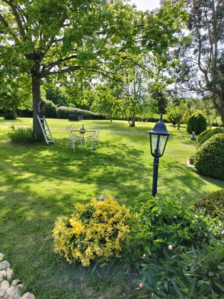 Le Clos Lauradiere Cormeilles  Buitenkant foto